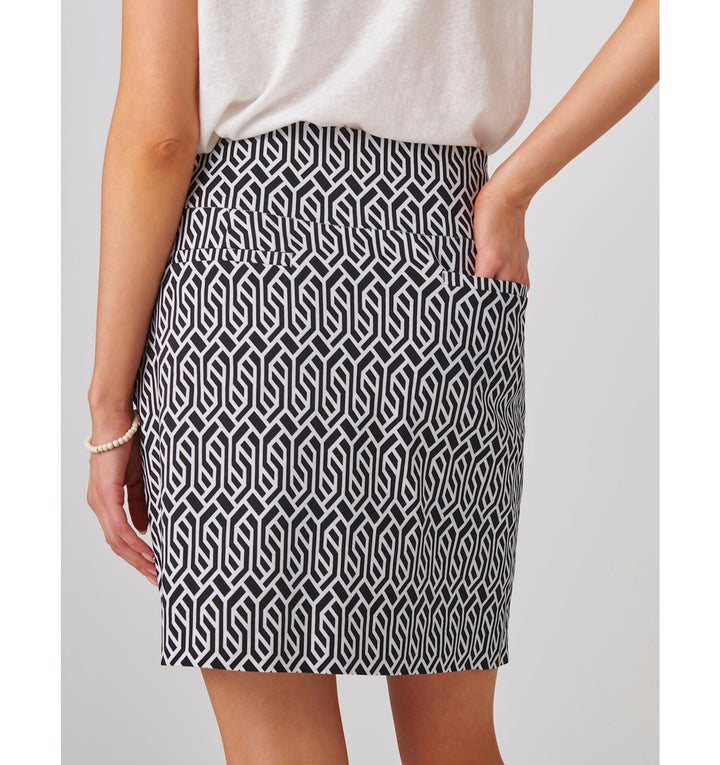 WOMEN'S CHARLIE PAIGE MILLENNIAL FABRIC GEOMETRIC PRINT SKORT