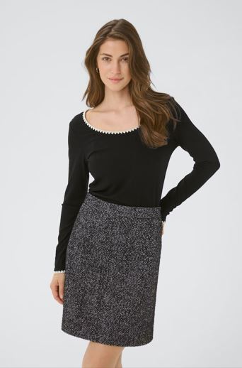 WOMEN'S CREAM RIBBA EMBROIDERY PITCH BLACK LS T-SHIRT